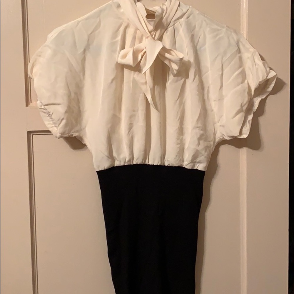 BCBG  BLACK AND WHITE TOP.  NEW WITH NO TAGS. SZ 0